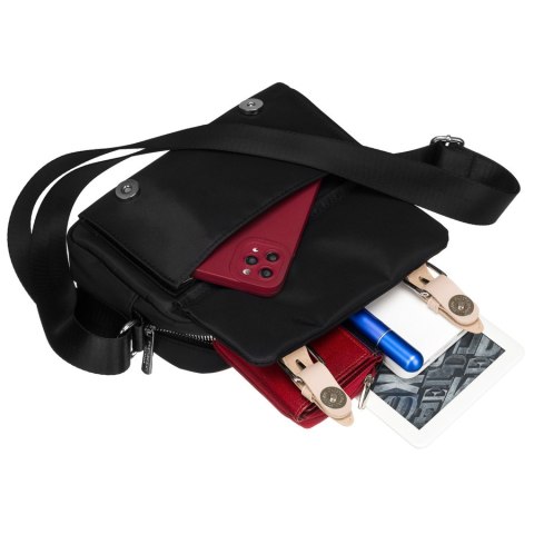 Listonoszka damska z nylonu w czarnym kolorze zawieszona na regulowanym pasku - Peterson