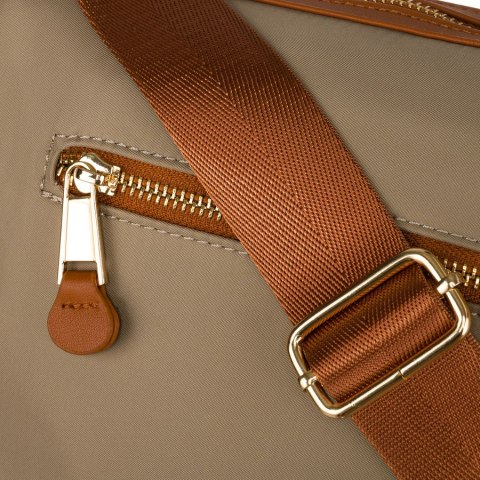 Listonoszka miejska w kolorach khaki i brązowym zawieszona na regulowanym pasku - Peterson