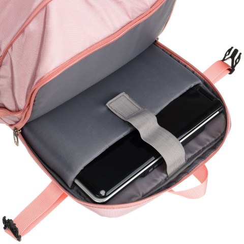 Plecak z miejscem na laptopa wykonany z cordury w różowym kolorze, zawieszony na regulowanych szelkach - Peterson