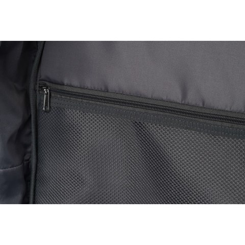 Plecak z miejscem na laptopa wykonany z cordury w różowym kolorze, zawieszony na regulowanych szelkach - Peterson