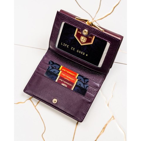 Średniej wielkości portfel damski wykonany ze skóry naturalnej i ekologicznej w fioletowym kolorze - Peterson