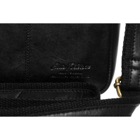 Jednokomorowa listonoszka męska ze skóry naturalnej w czarnym kolorze, zamykana suwakiem - Peterson