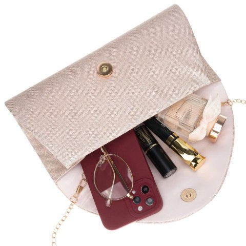 Beżowa, brokatowa kopertówka damska wykonana z tkaniny syntetycznej, zapinana klipsem magnetycznym - Rovicky