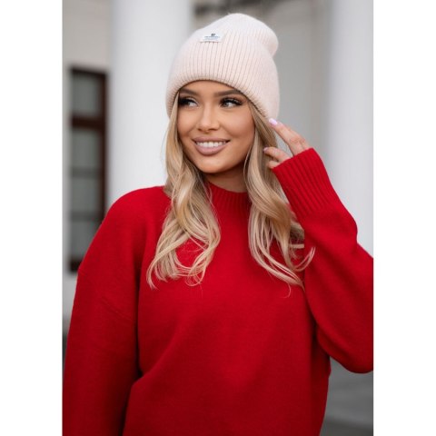 Beżowa zimowa czapka damska beanie w uniwersalnym rozmiarze z logo marki - Peterson