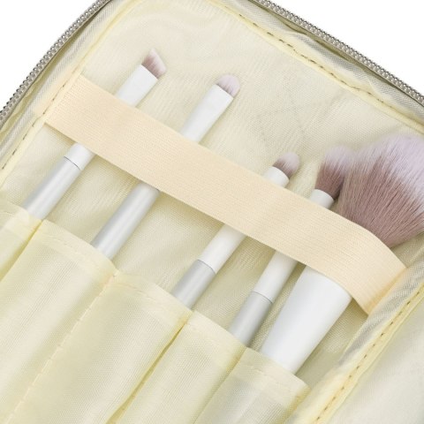 Pikowana kosmetyczka z tkaniny syntetycznej w srebrnym kolorze zamykana suwakiem - Peterson