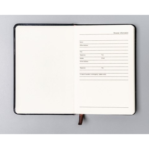 Czarny notes w formacie A6 zadrukowany w kropki - Peterson