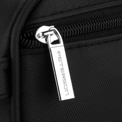 Kosmetyczka z tkaniny syntetycznej w czarnym kolorze, zamykana suwakiem - Peterson