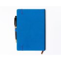 Niebieski notes w twardej oprawie formacie A5 zadrukowany w linie, wyposażony w gumkę zamykającą - Peterson