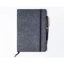 Notes w formacie A5 w szarym kolorze, wyposażony w gumkę zamykającą - Peterson