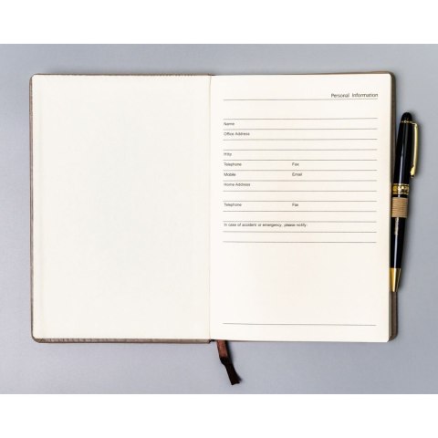 Notes w twardej oprawie w kolorze khaki, zadrukowany w linie - Peterson