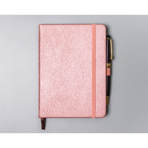 Różowy notes w formacie B6 zadrukowany w kropki, wyposażony w gumkę zamykającą - Peterson