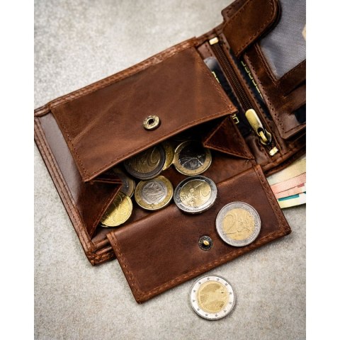 Duży, brązowy, skórzany portfel męski wyposażony w system RFID - Peterson